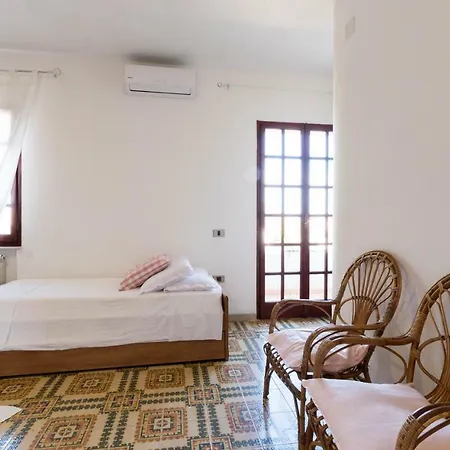 Spazioso Al Mare Con Giardino Hébergement de vacances Capoterra